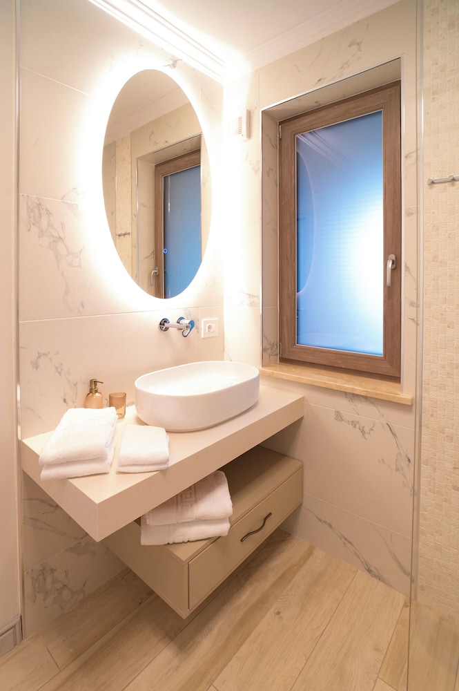 Apartment number 7 photo 3