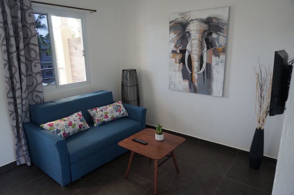 Queen Suite with Pool View photo 3