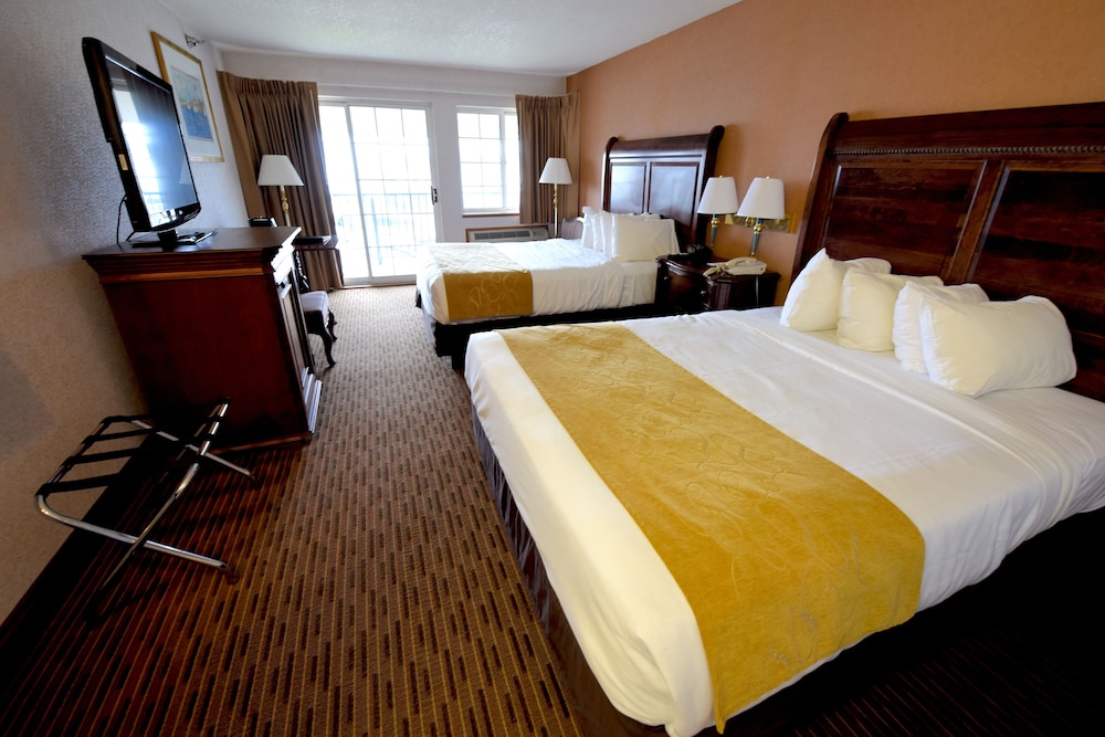 Traditional Room, 2 Queen Beds photo 2