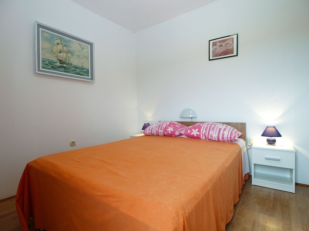 Apartment, 1 Bedroom (968/2575)