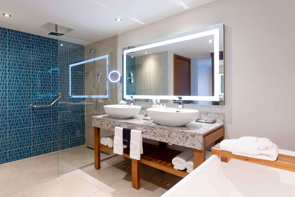 Suite, 1 King Bed, Ocean View (sunset Swim-out Butler Suite)