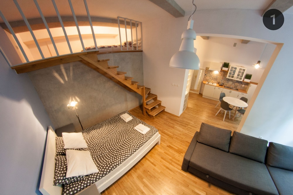 Deluxe Studio Suite photo 2
