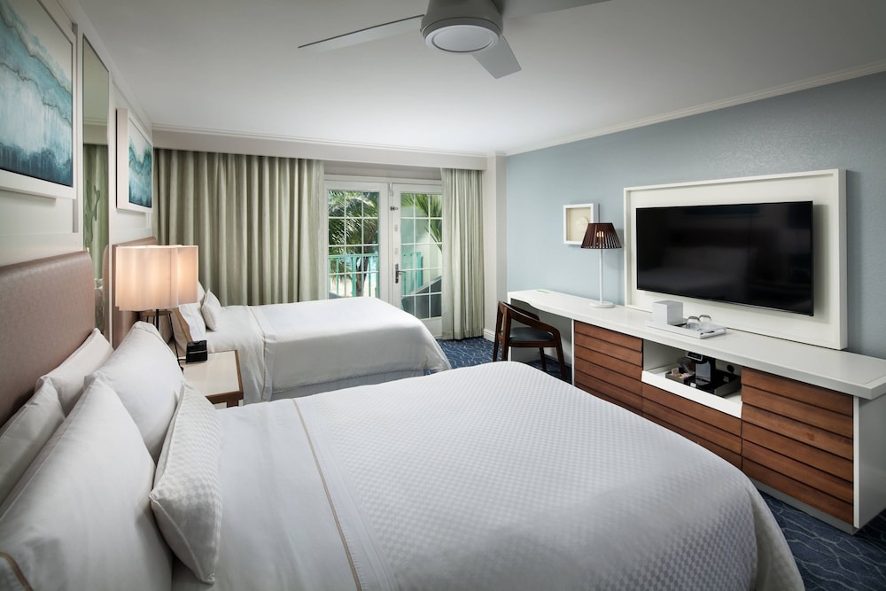 Room, 2 Double Beds, Partial Ocean View - Photo 2