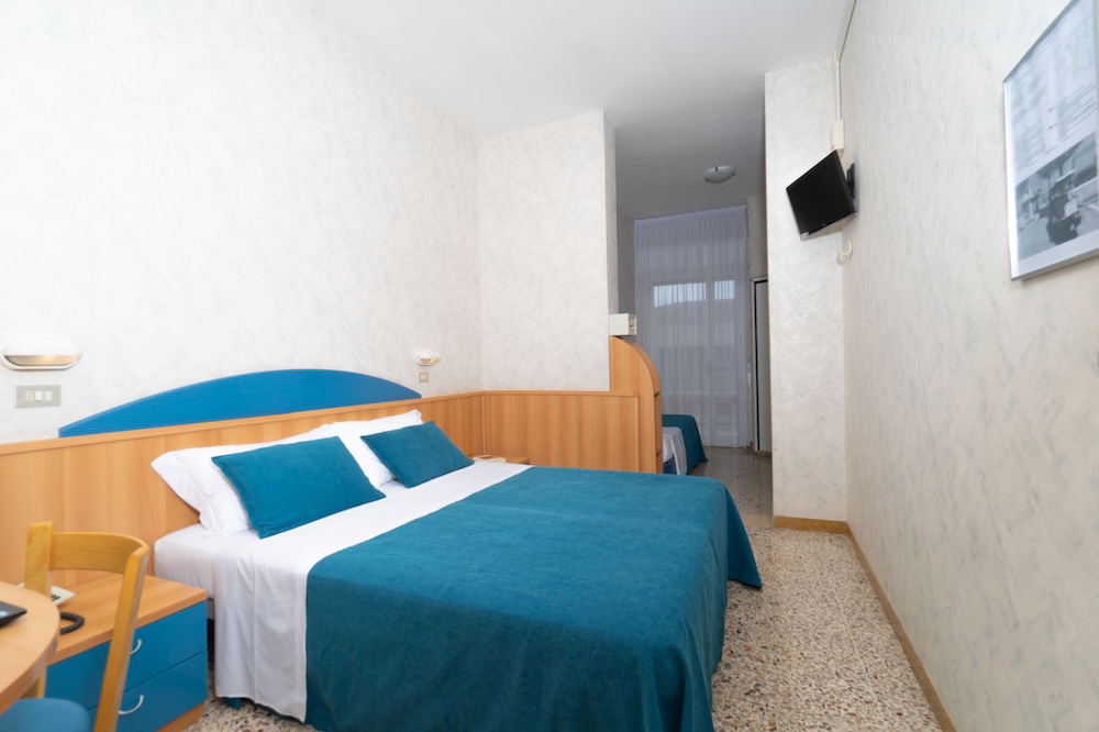 Economy Triple Room