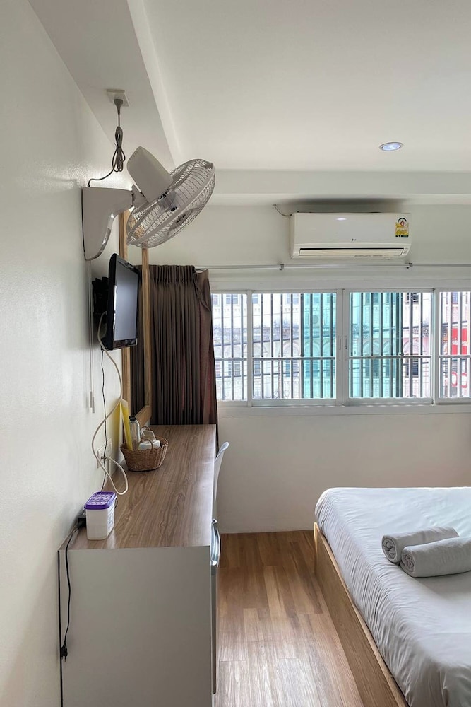 Standard Room with AirCon - Photo 7