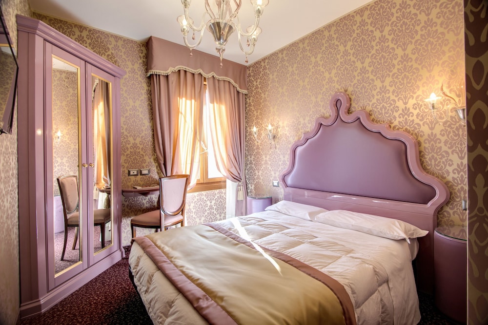 Double or Twin Room photo 3