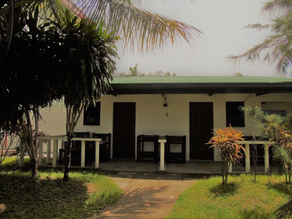 Economy Cottage, 1 Queen Bed, Pool Access, Poolside photo 3