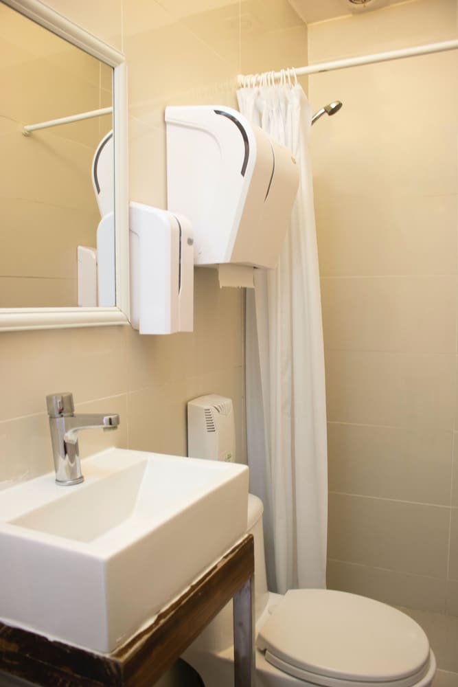 Economy Suite, 1 Double Bed, Private Bathroom photo 2