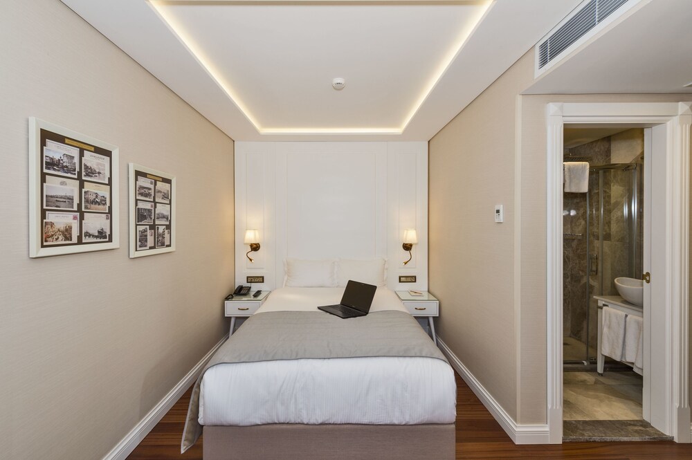 Standard Double or Twin Room photo 3