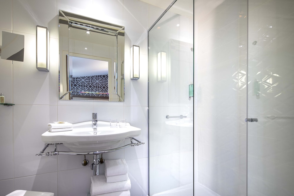 Deluxe Room, Balcony (Spa access) thumbnail 5