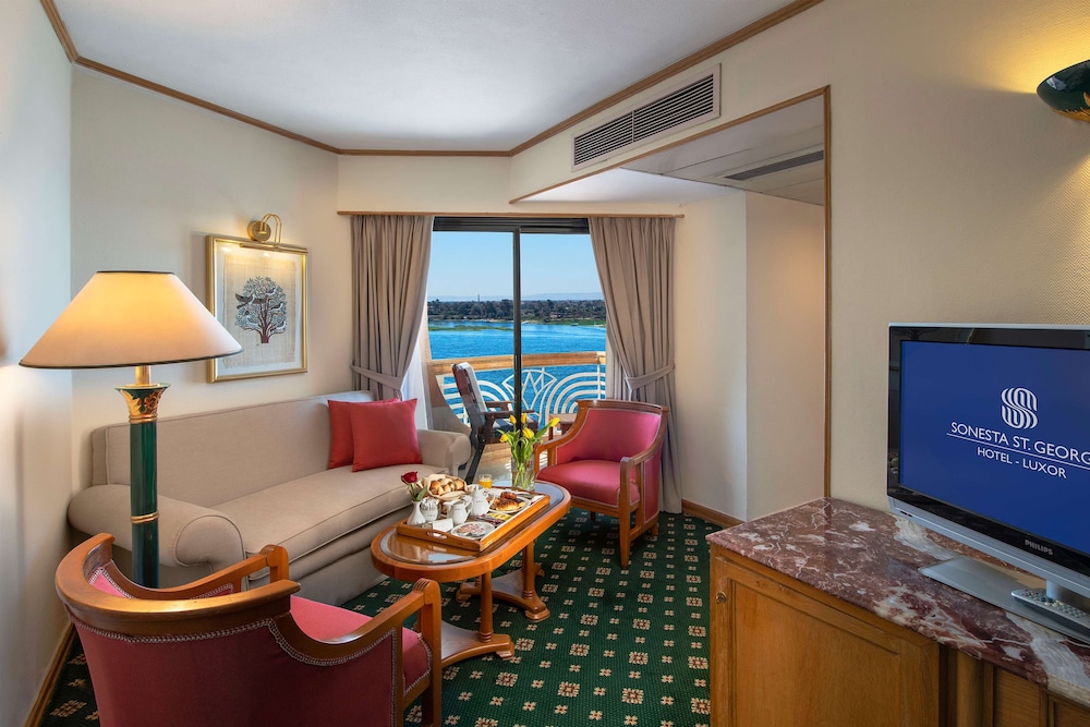 Junior Suite Front Nile View thumbnail 6