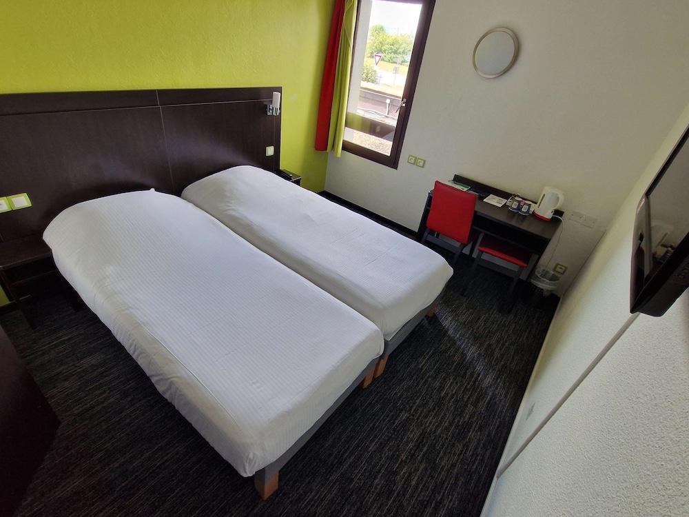 Standard Room, 2 Twin Beds photo 2
