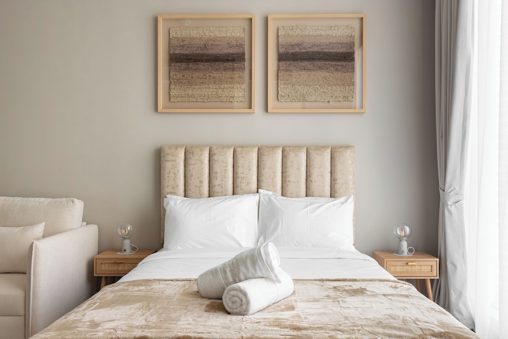 Signature Studio, 1 Queen Bed, Marina View photo 1