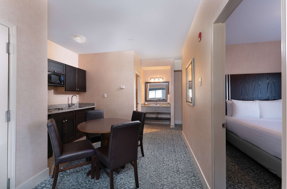 Suite, Multiple Beds, Non Smoking, Kitchenette (with Sofabed) photo 3