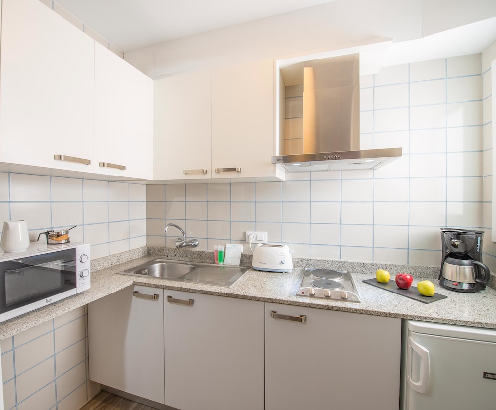 Apartment, 1 Bedroom, Balcony, Pool View (2 Adults + 1 Child) photo 2