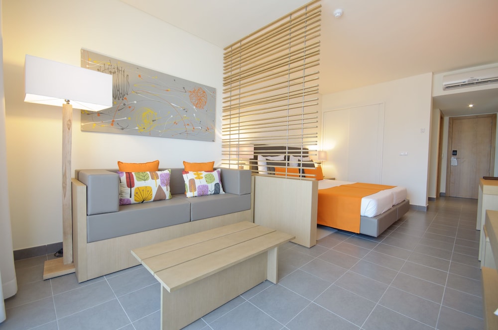 Superior Room, Partial Ocean View photo 2
