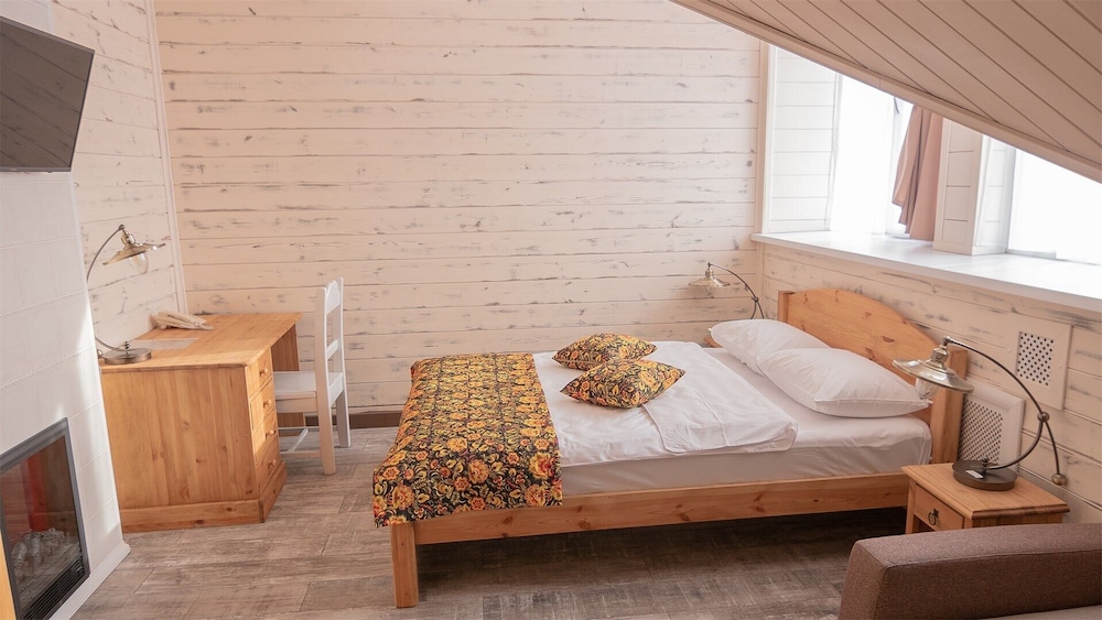 Standard Double Room (Khokhloma - Attic Room)