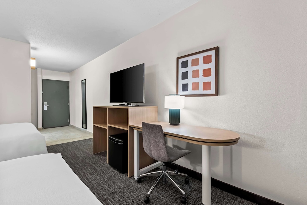 Room, 2 Queen Beds, Accessible, Bathtub (Mobility & Hearing) - Photo 2