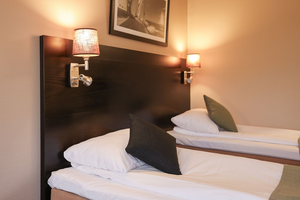 Standard Room, 2 Twin Beds, Non Smoking - Photo 4