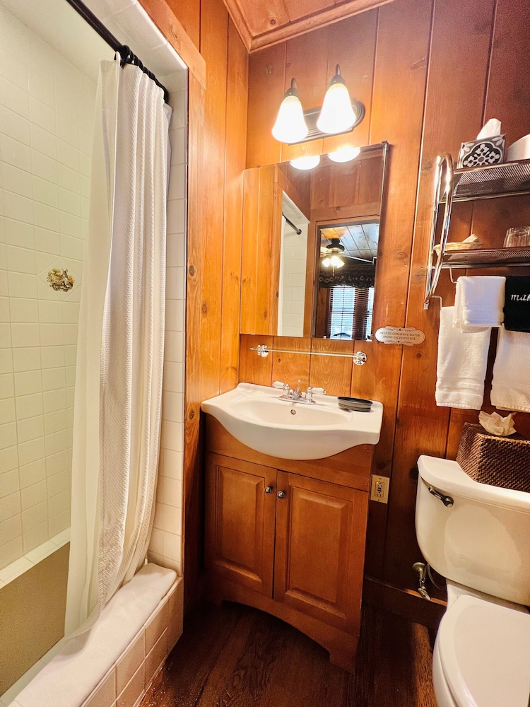 Tahoe Teepee, Queen Studio photo 2