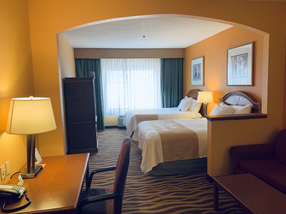 Suite, 2 Queen Beds, Non Smoking - Photo 9