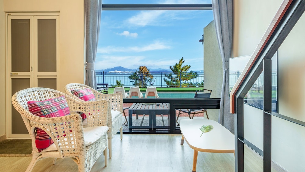 Basic Room, 1 Bedroom (102(Ocean View,Pet)) - Photo 1