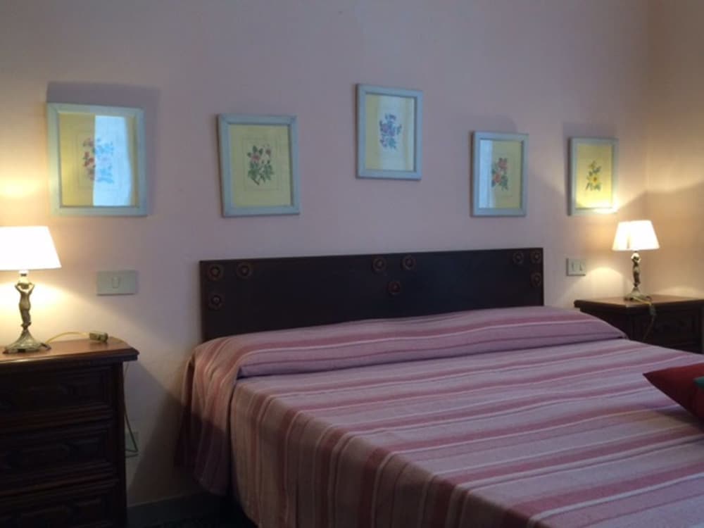 Classic Double Room, Private Bathroom - Photo 4
