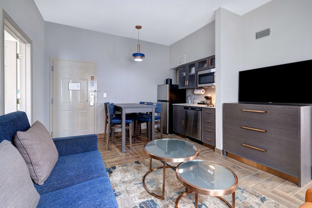 Suite, Accessible, Non Smoking - Photo 17