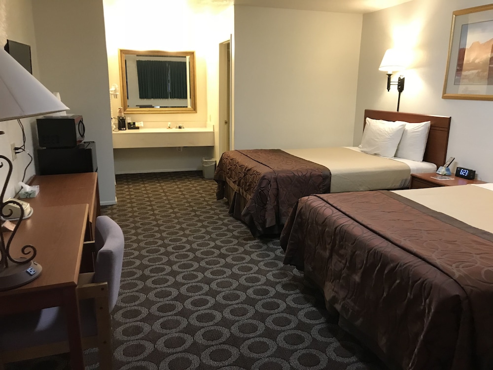 Standard Double Room, 2 Queen Beds photo 1