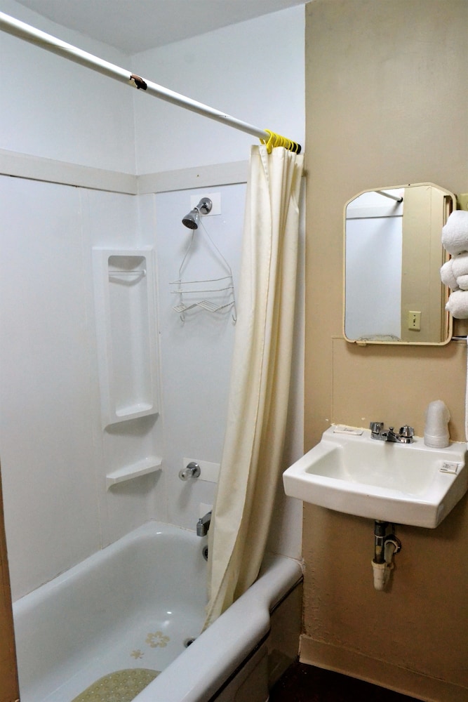 Standard Room, 2 Queen Beds, Non Smoking, Bathtub photo 3