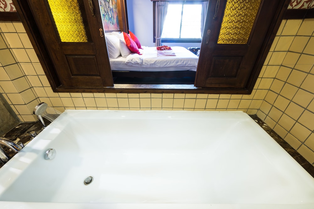 Suite King Size Bed - Photo 10