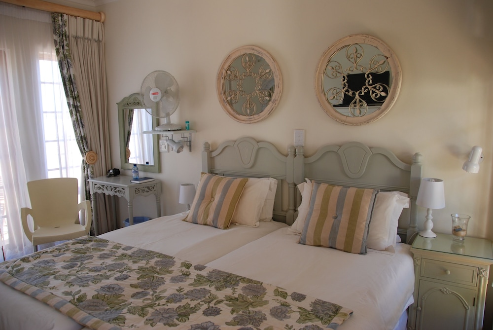 Double Luxury Room King size bed photo 2