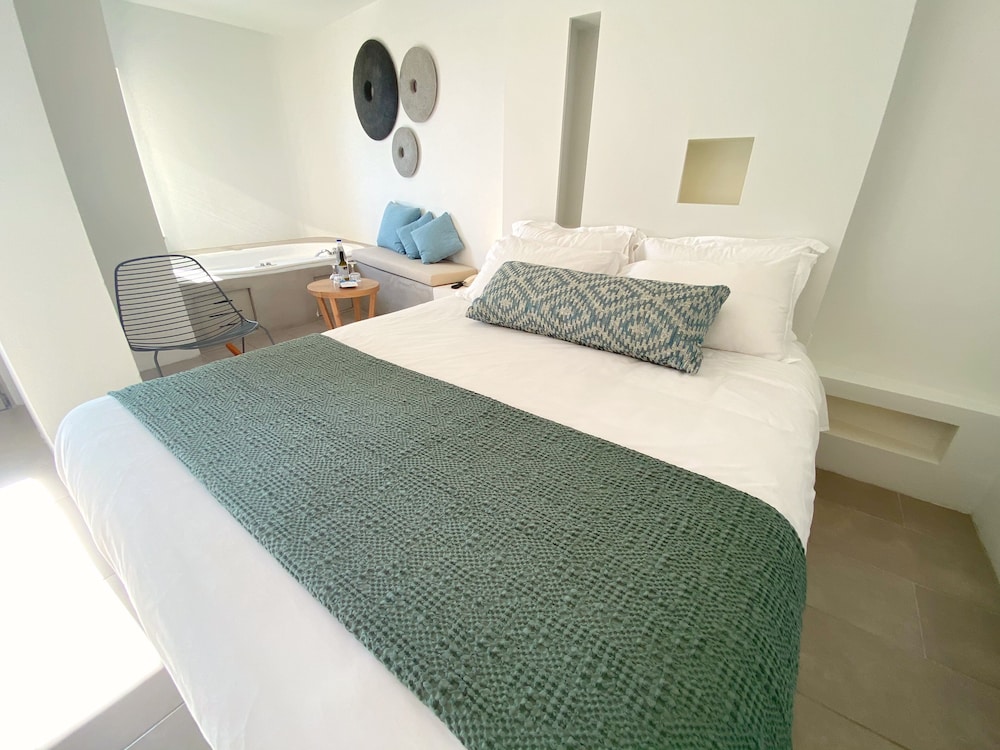 Suite, Jetted Tub, Sea View (Petit) - Photo 1