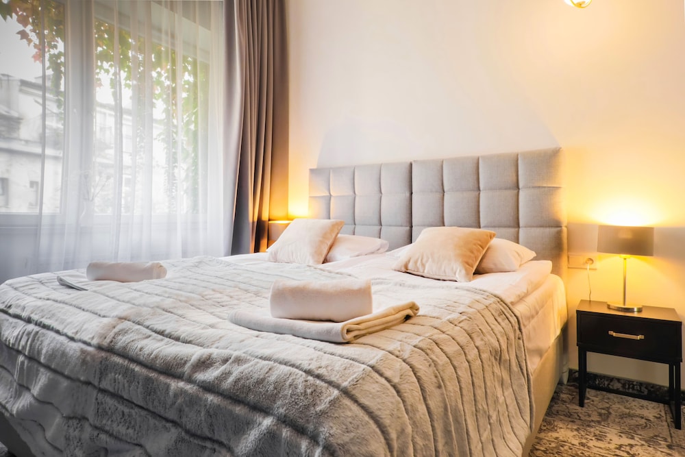 Classic Double or Twin Room - Photo 15