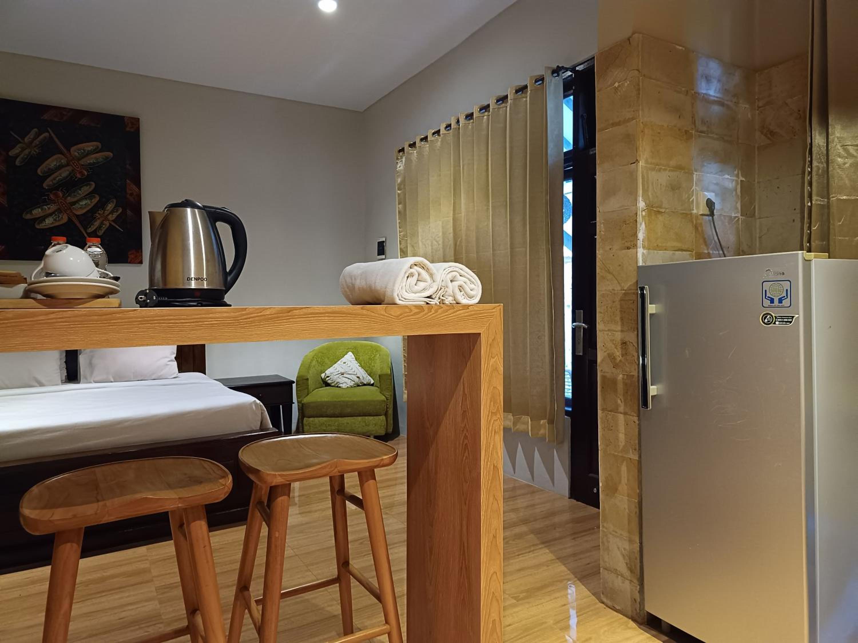 Suite Room - Photo 9