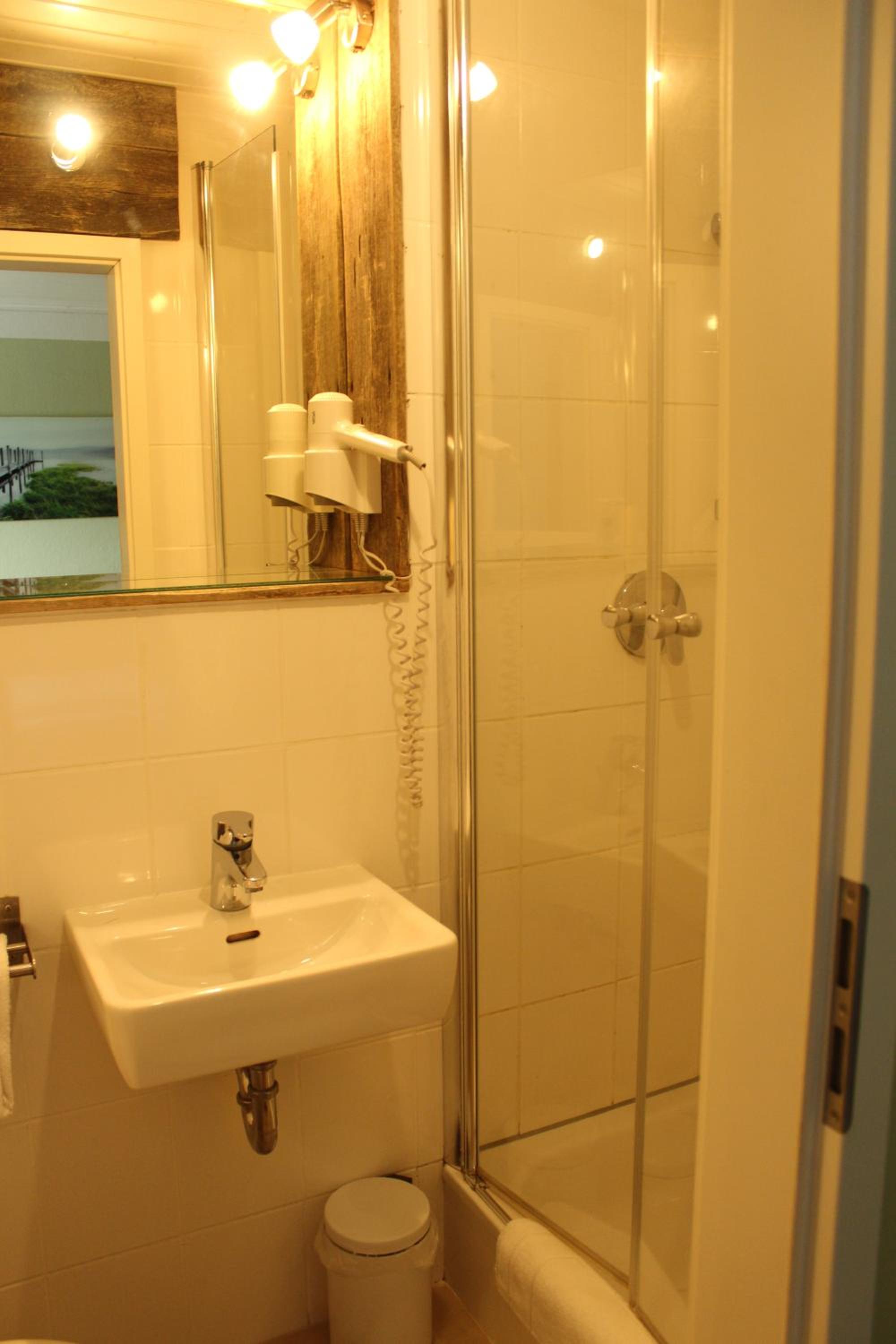 Small Single Room photo 2