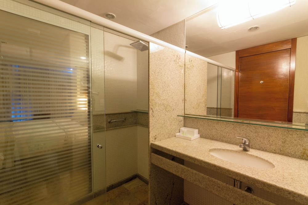 Suite - Photo 5