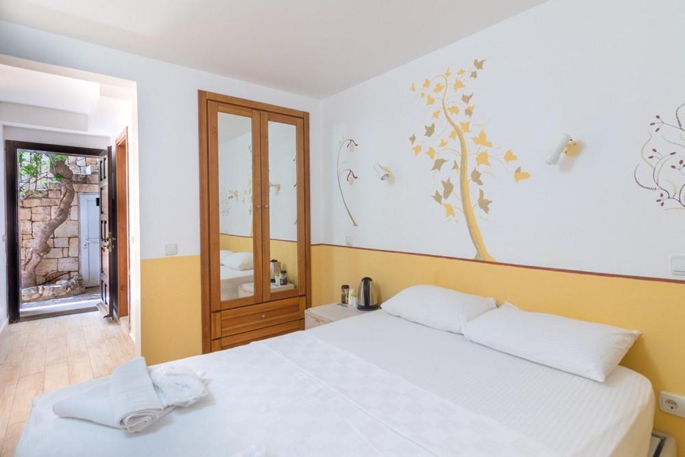 Budget Double Room - Photo 4