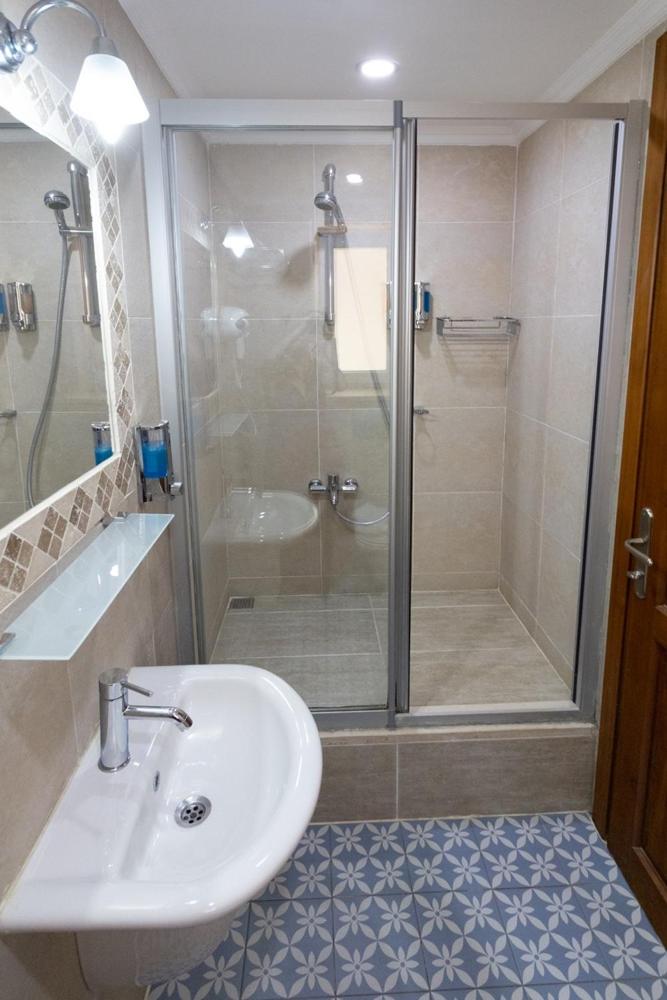 Budget Double Room - Photo 3