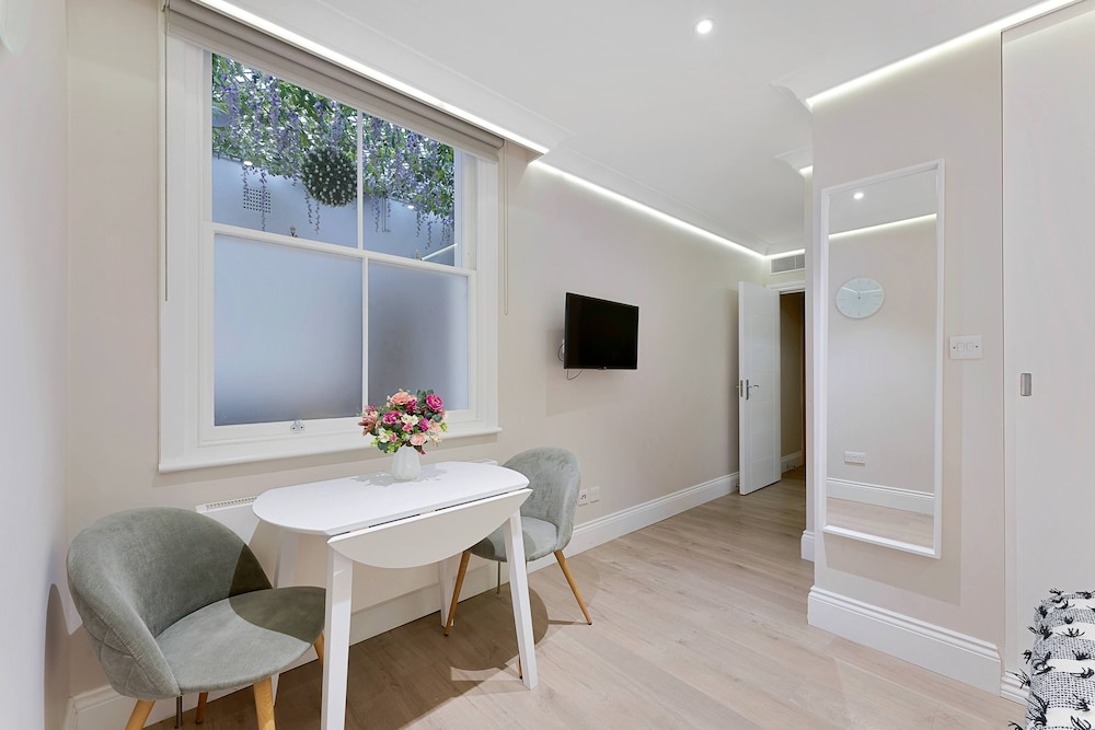 LG Standard Studio photo 2