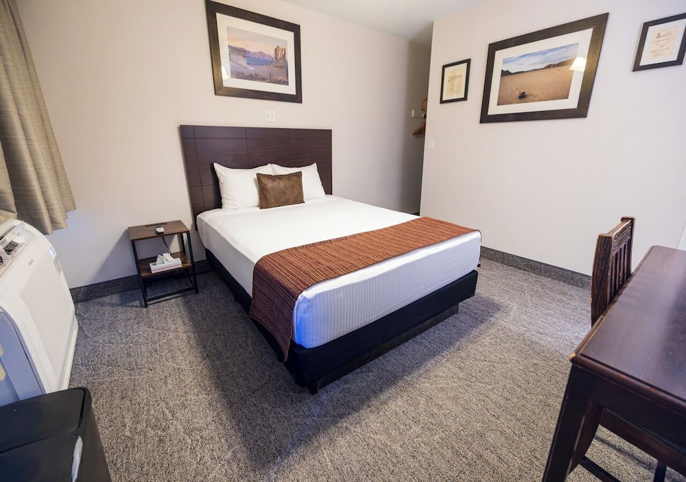 Standard Room with 1 Queen Bed photo 2