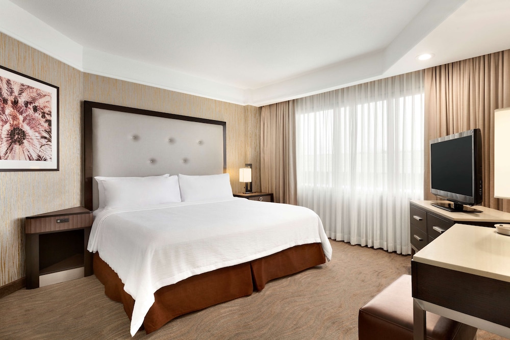 Suite, 1 King Bed, Accessible - Photo 2