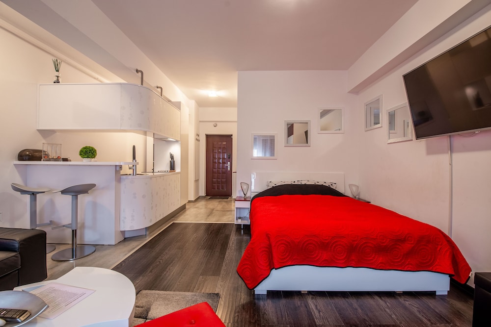 Luxury Studio Suite, 1 Bedroom, Smoking, City View photo 3