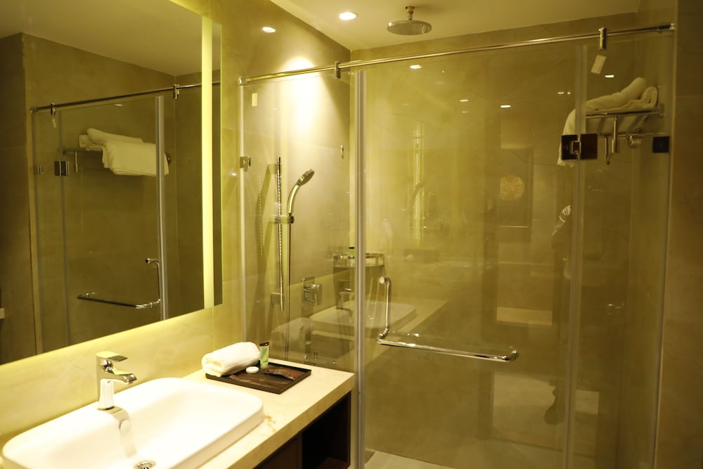 Suite - Photo 2