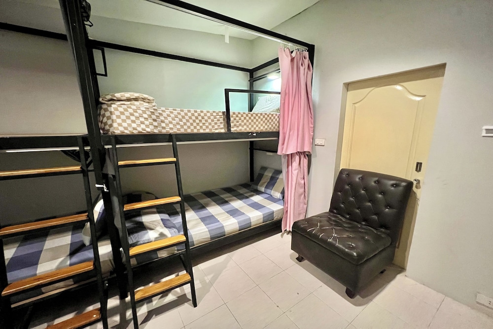 Shared Dormitory, Men only photo 3