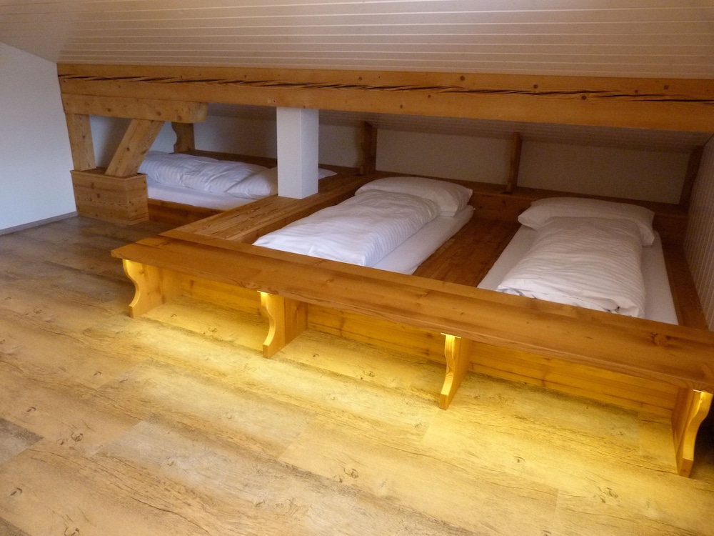 1 bed in Dormitory, Shared Bathroom (Gross Titlis) photo 3