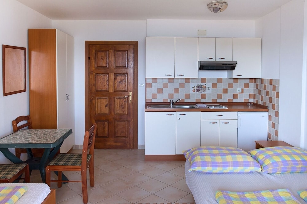 Apartment (Super - 50 m from pebble beach - A6 A) photo 1