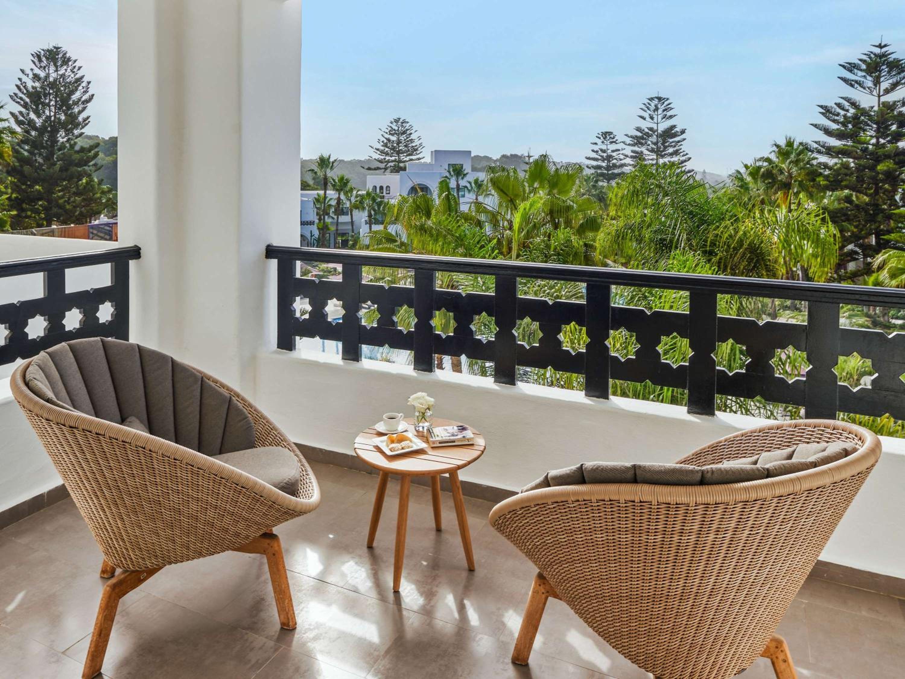 Premium King Room with Pool View - Photo 5