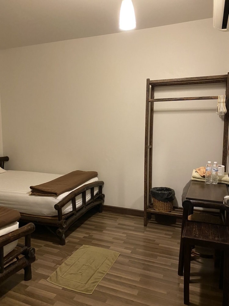 Air-Con Twin Shared Bathroom