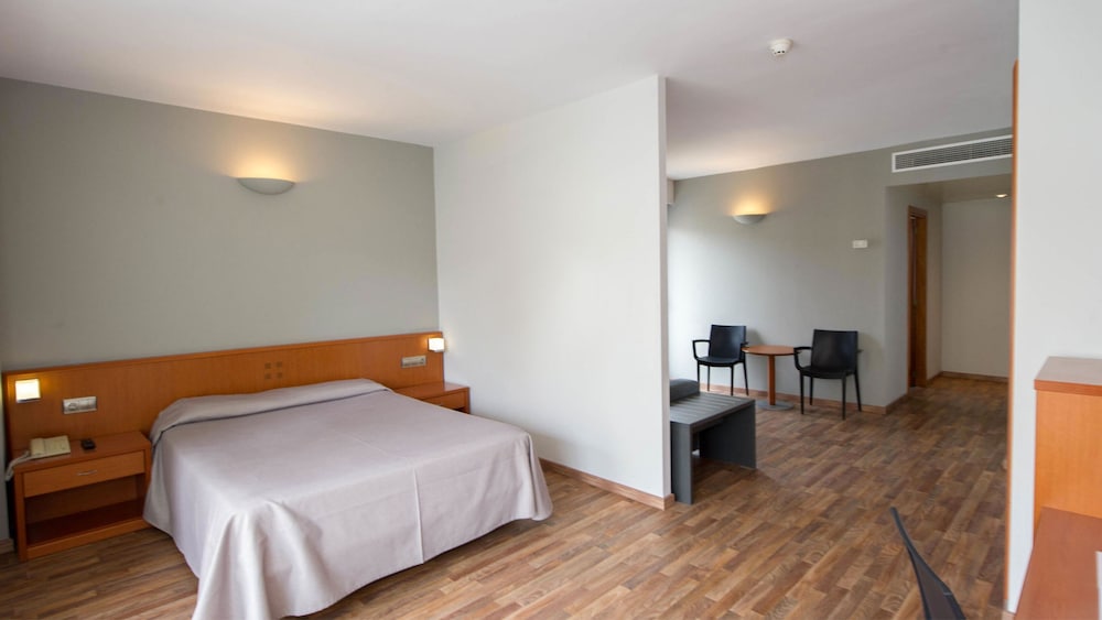 Suite Junior, Terraza (2 Adultos y 1 Niño)